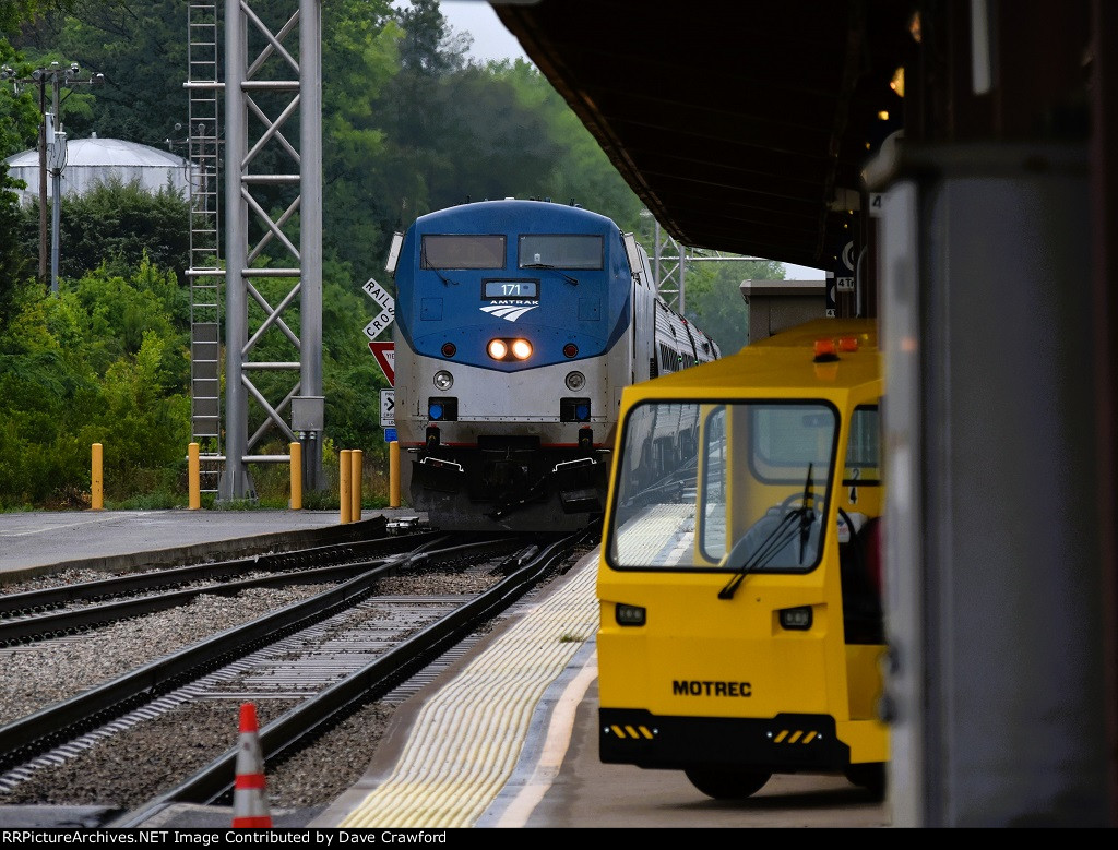 Northeast Regional Train 67 arrives at RVR